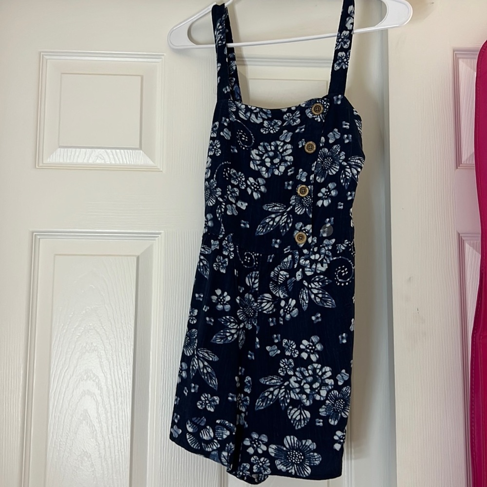 Xs blue and white romper from Aeropostale. Brand new never worn